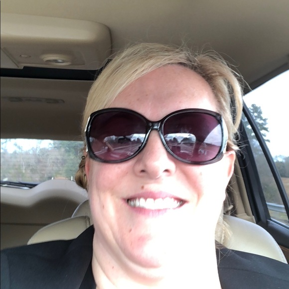 Meet your Posher, Kekelli - Picture 1 of 1